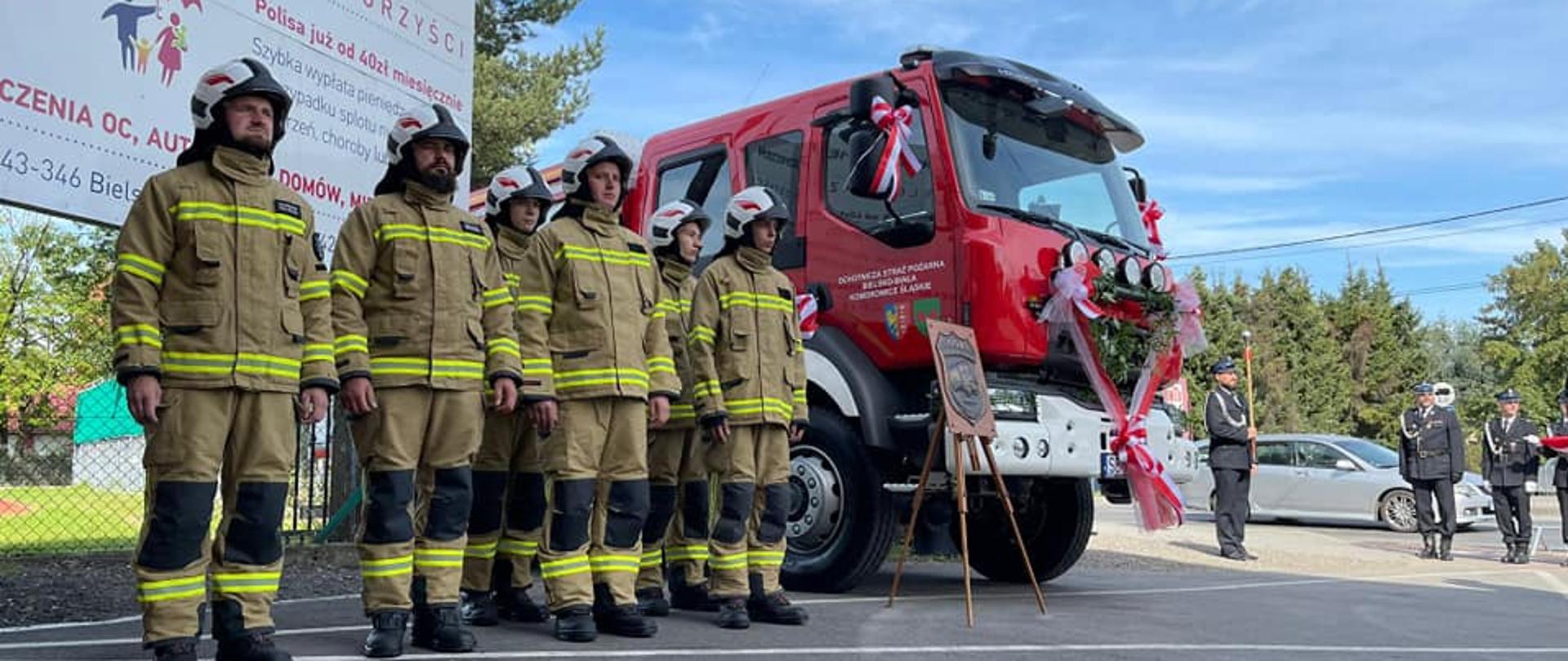 3 września br. w jednostce Ochotniczej Straży Pożarnej w Bielsku-Białej Komorowice Śląskie odbyła się uroczystość przekazania i poświęceniem średniego samochodu ratowniczo-gaśniczego GBA Renault.
Uroczystość odbyła się przed remizą OSP przy ul. Katowickiej. Dowódca uroczystości złożył meldunek Zastępcy Śląskiego Komendanta Wojewódzkiego PSP st. bryg. Mirosławowi Synowcowi. 