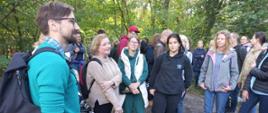 Uczestnicy akcji Sprzątanie Świata w lesie