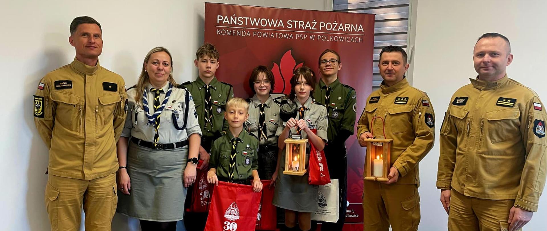 Betlejemskie Światło Pokoju przekazane strażakom z KP PSP w Polkowicach