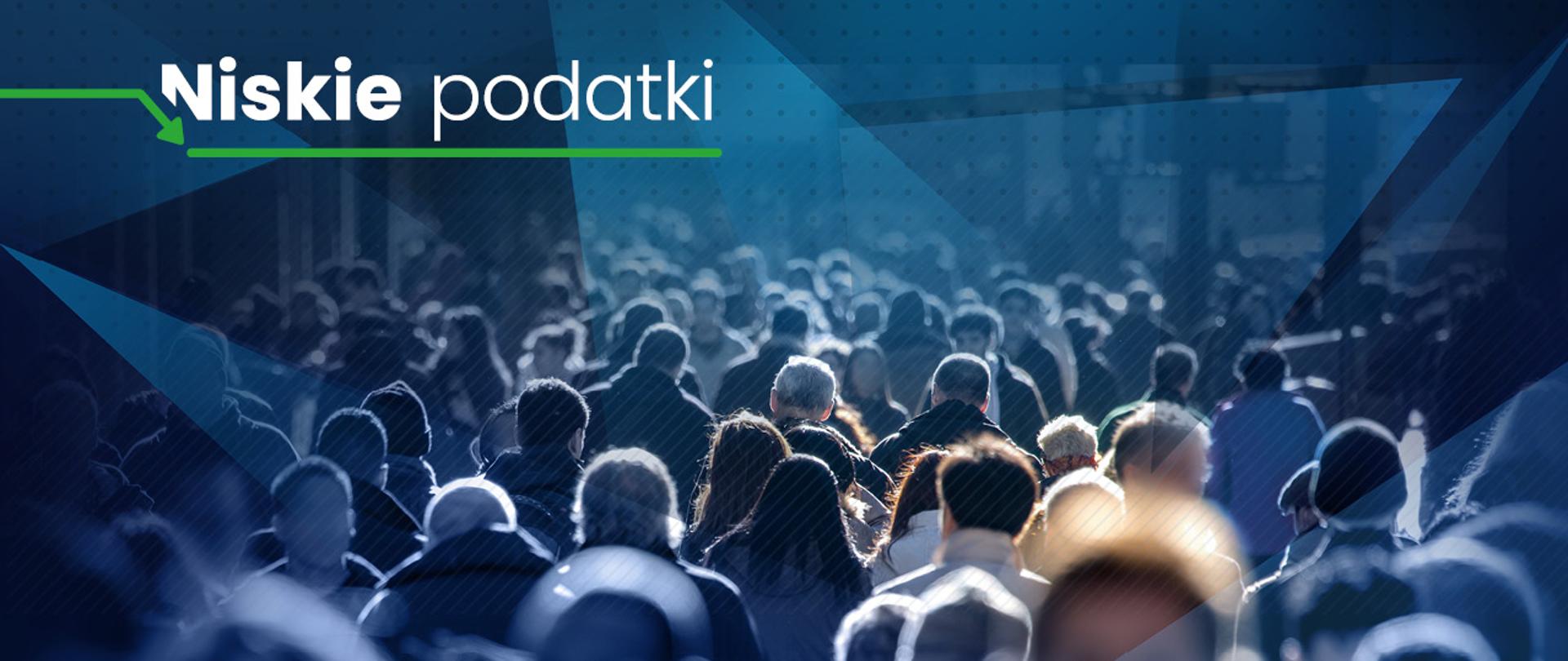 Napis niskie podatki i tłum ludzi w tle.