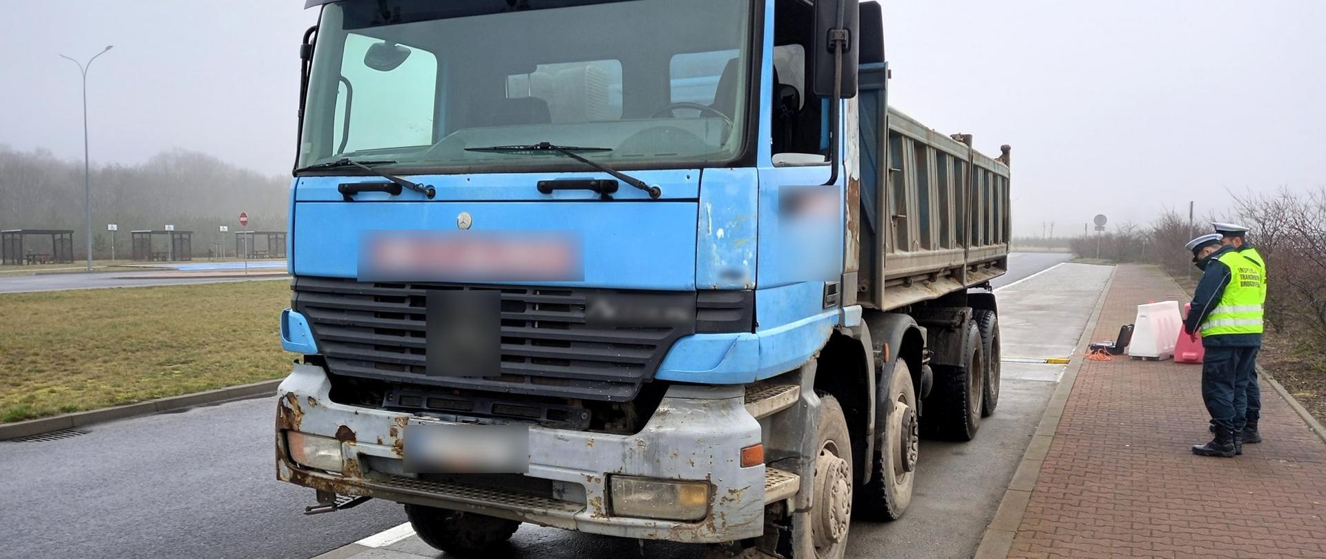 Pojazd zamiast normatywnych 34 t ważył 35,6 t