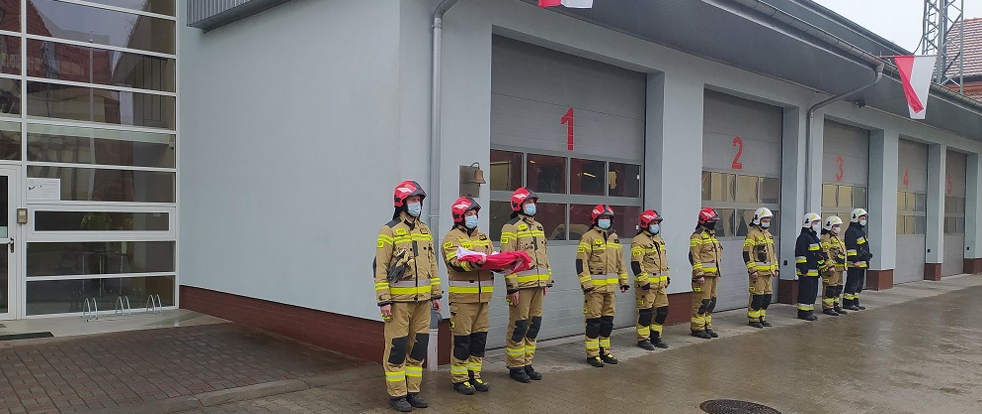 Ratownicy JRG Sulęcin i OSP Trzemeszno Lubuskie.