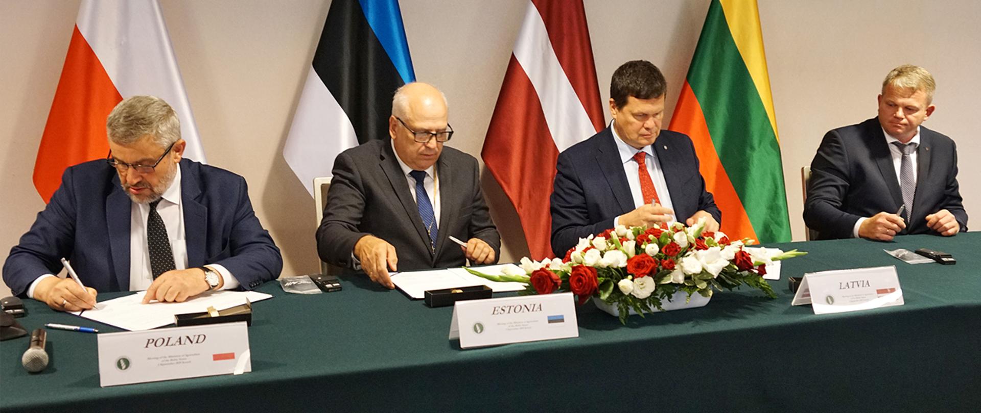 Podpisanie wspólnej deklaracji Ministrów Polski Estonii Litwy i Łotwy