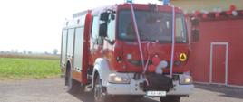 Przekazanie wozu strażackiego dla Ochotniczej Straży Pożarnej w Woli Skarbkowej