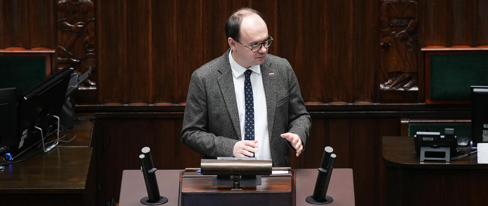 W Sejmie o warunkach dopuszczalności powierzania pracy cudzoziemcom