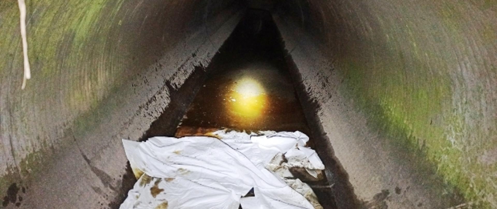 Maty sorpcyjne w kanale burzowym