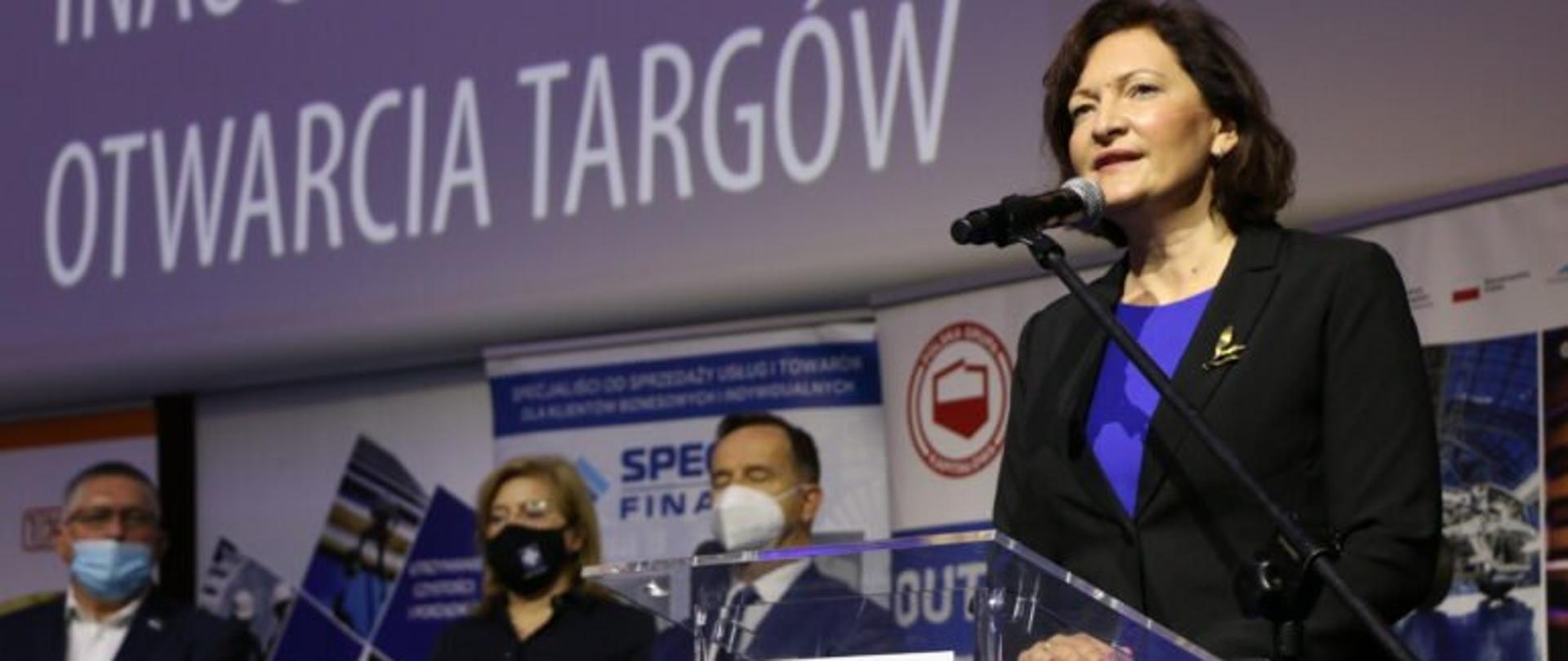 Wojewoda podkarpacki Ewa Leniart przemawia podczas inauguracji XXIV Międzynarodowych Targów Biznes Żywność Medycyna Auto Flota