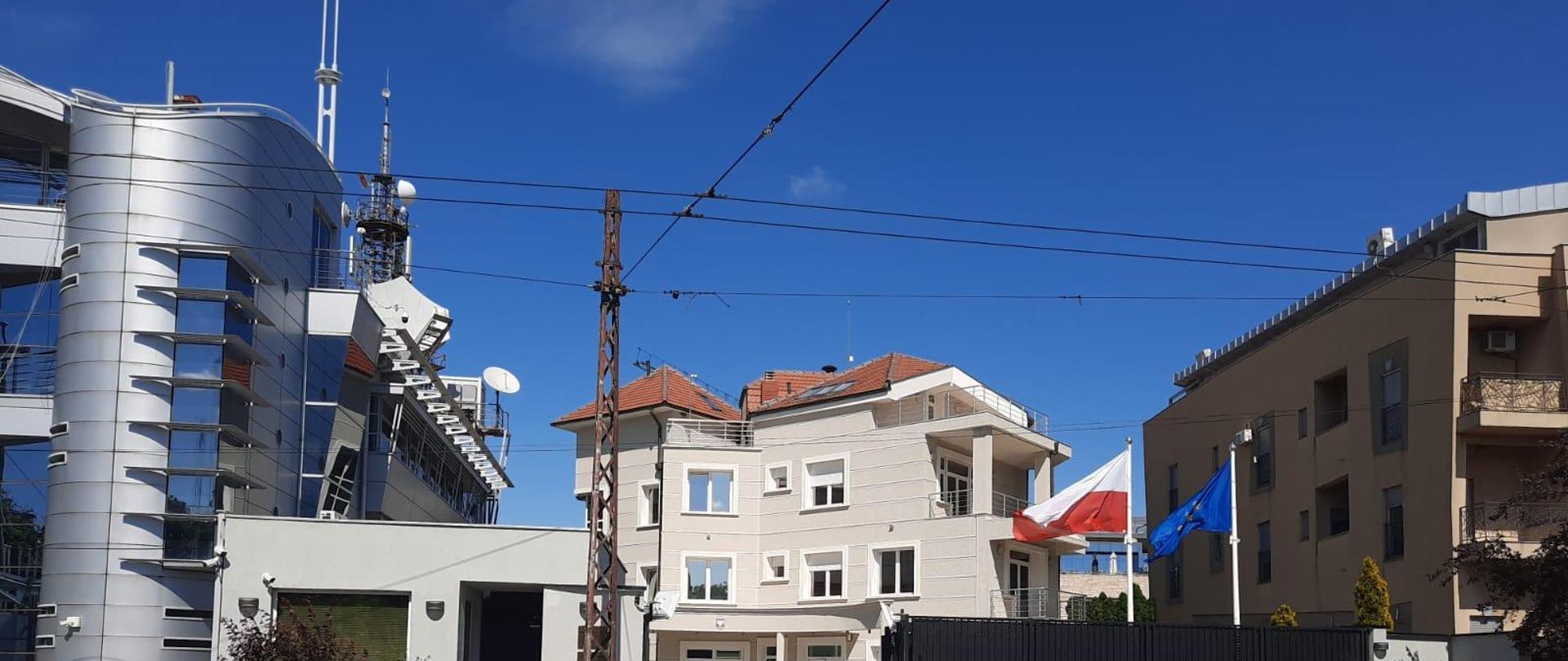 Z dniem 15 kwietnia br. Ambasad RP w Belgradzie (wraz z wydziałem konsularnym) oraz Instytut Polski przeniosły się do nowej tymczasowej siedziby 