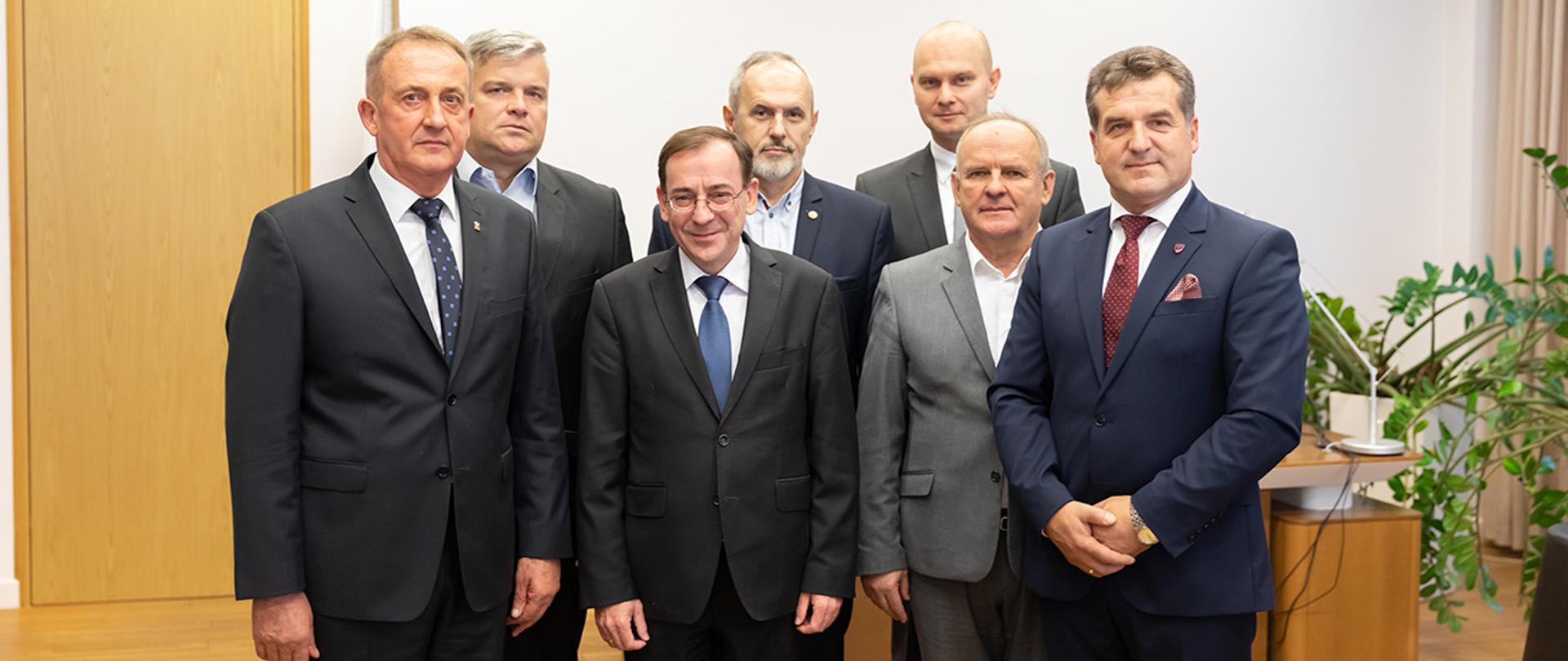 Spotkanie Ministra Mariusza Kamińskiego z przedstawicielami związków zawodowych PSP