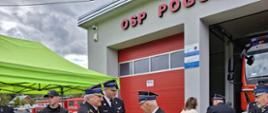 Przywitanie Zastępcy Komendanta Wojewódzkiego PSP w Warszawie oraz Komendanta Powiatowego PSP w Węgrowie przez Prezesa OSP Pogorzelec
