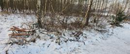 Uszkodzone sanki podczas wypadku kuligu. Sanki połamane 