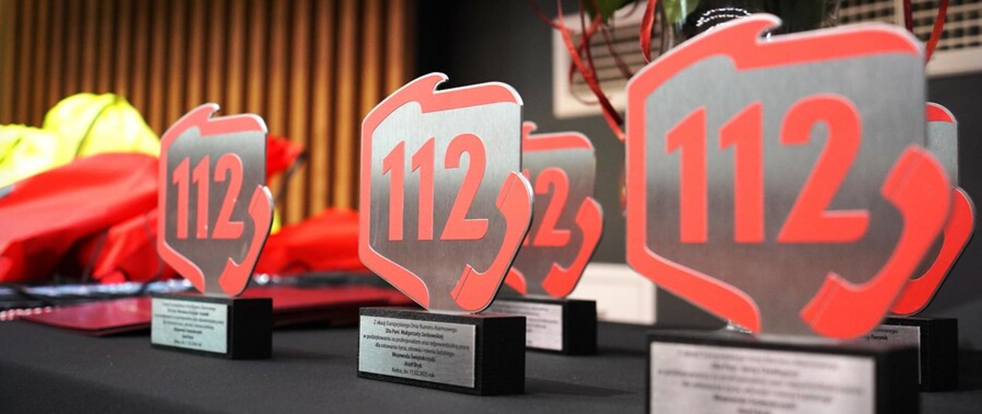 Pamiątkowe statuetki 112