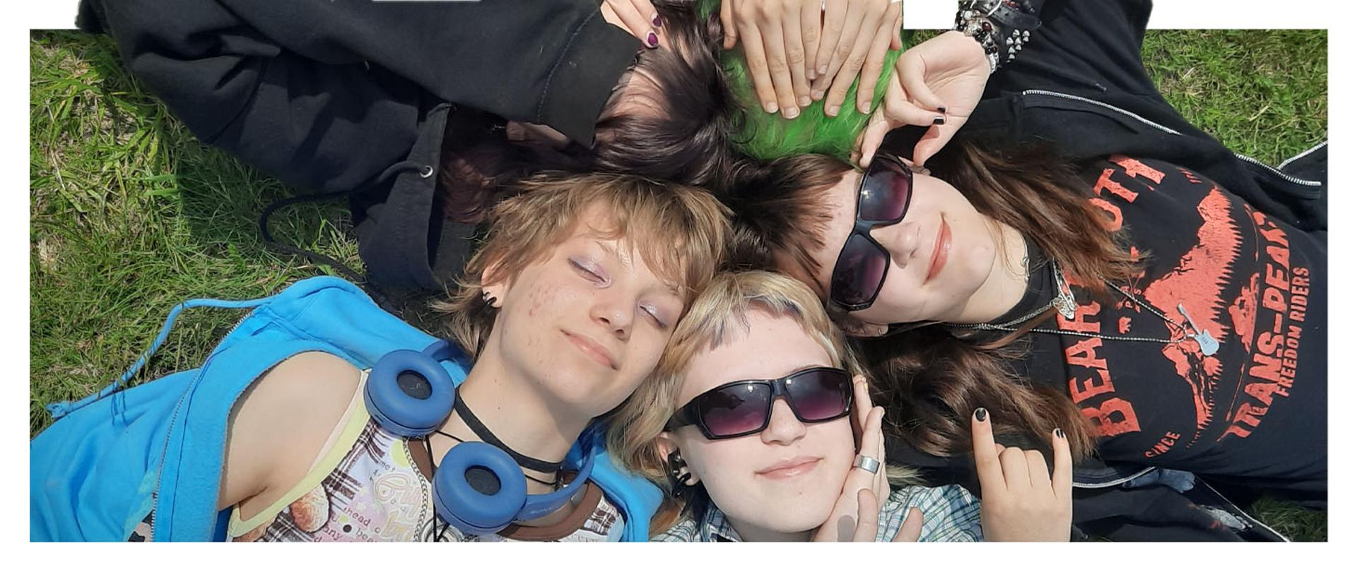 Klasy pierwsze PLSP uczestniczyły w wyjazdowym plenerze malarskim w Nieborowie.