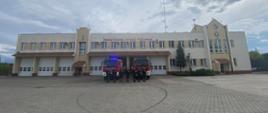 Strażacy oddają hołd przed KPPSP w Jarocinie