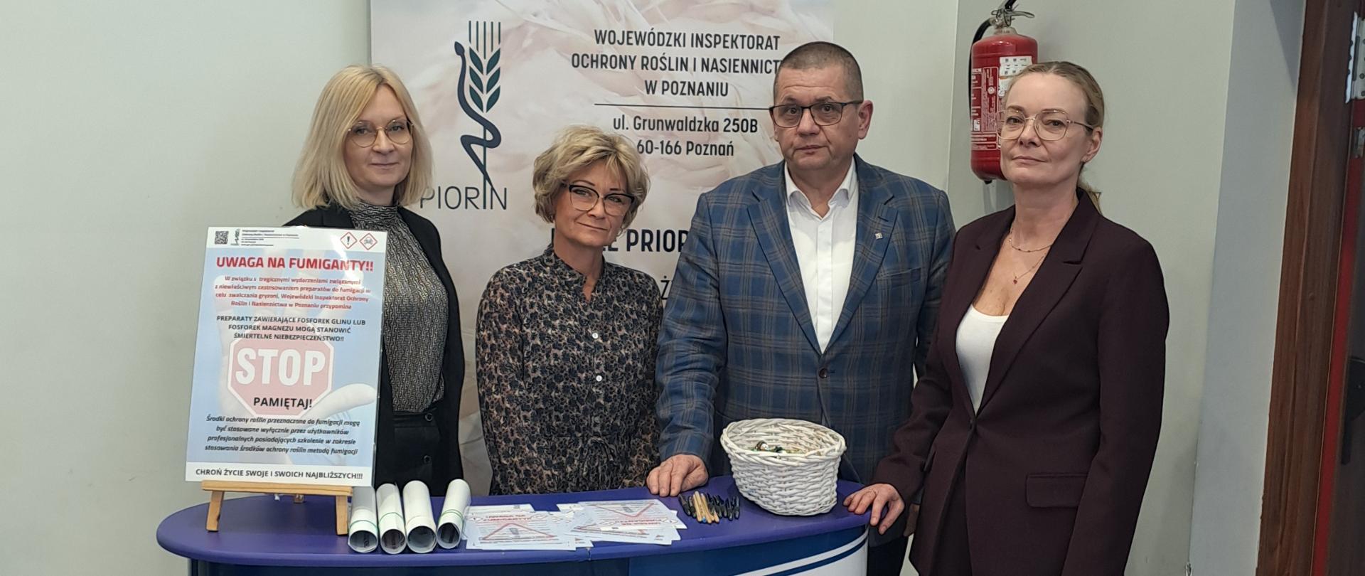 Pracownicy Oddziału w Lesznie przy stoisku WIORiN w Poznaniu