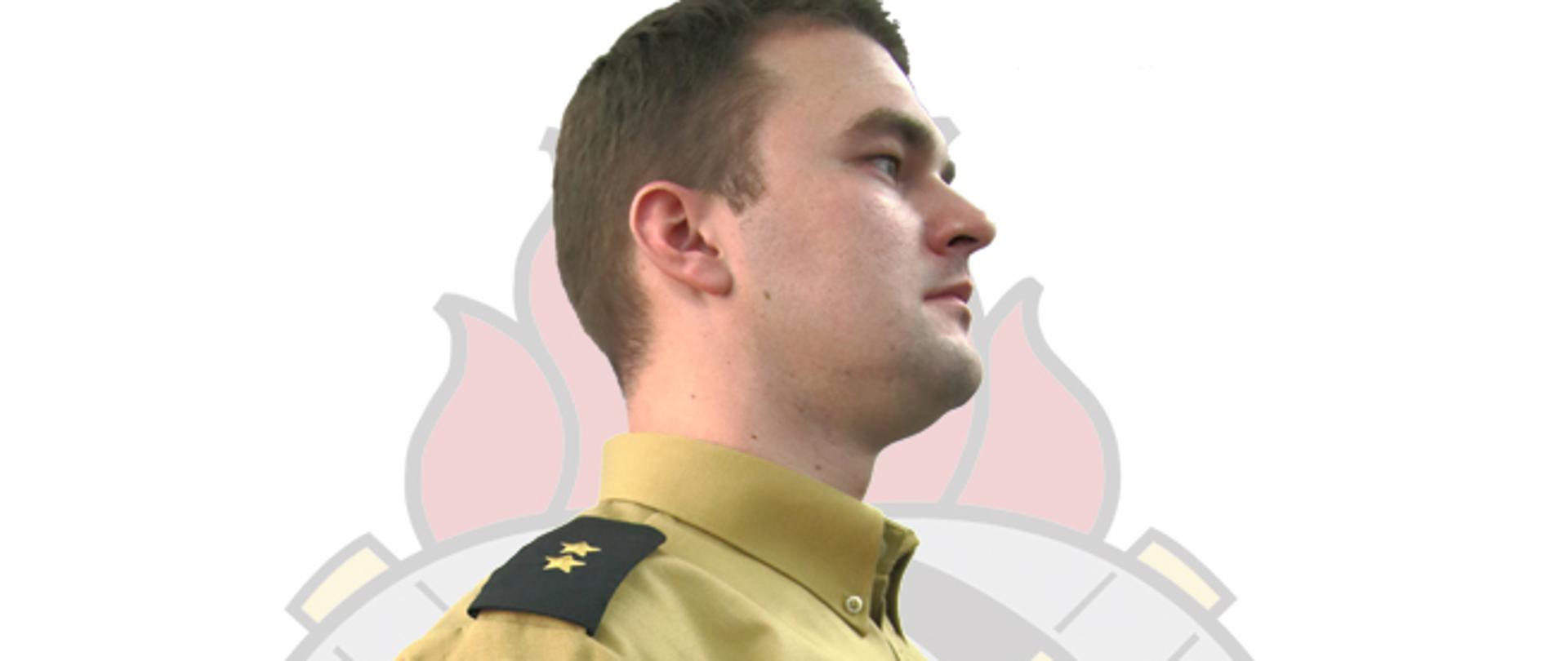 Fotografia przedstawia nowe umundurowanie funkcjonariusza Państwowej Straży Pożarnej