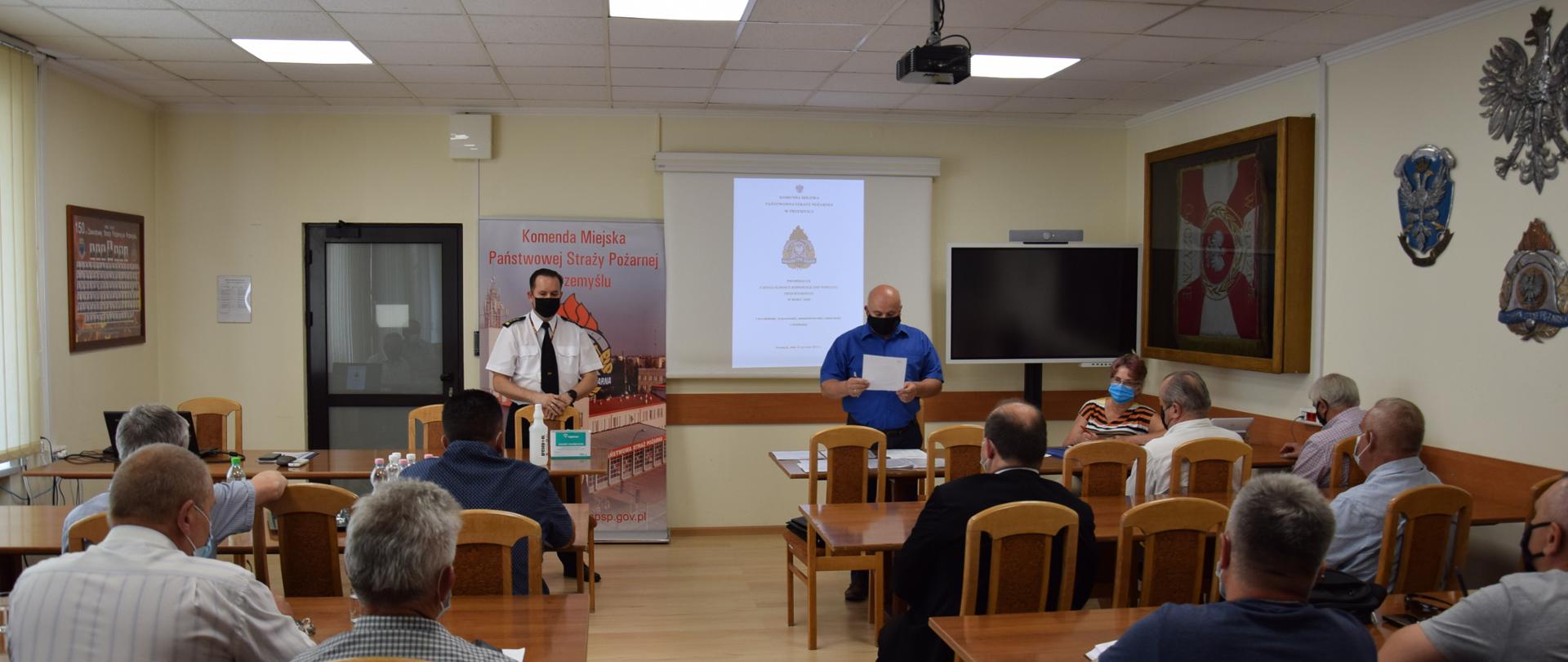 Na zdjęciu Komendant Miejski PSP oraz druhowie OSP podczas Posiedzenie Zarządu Oddziału Powiatowego Związku Ochotniczych Straży Pożarnych RP w Przemyślu