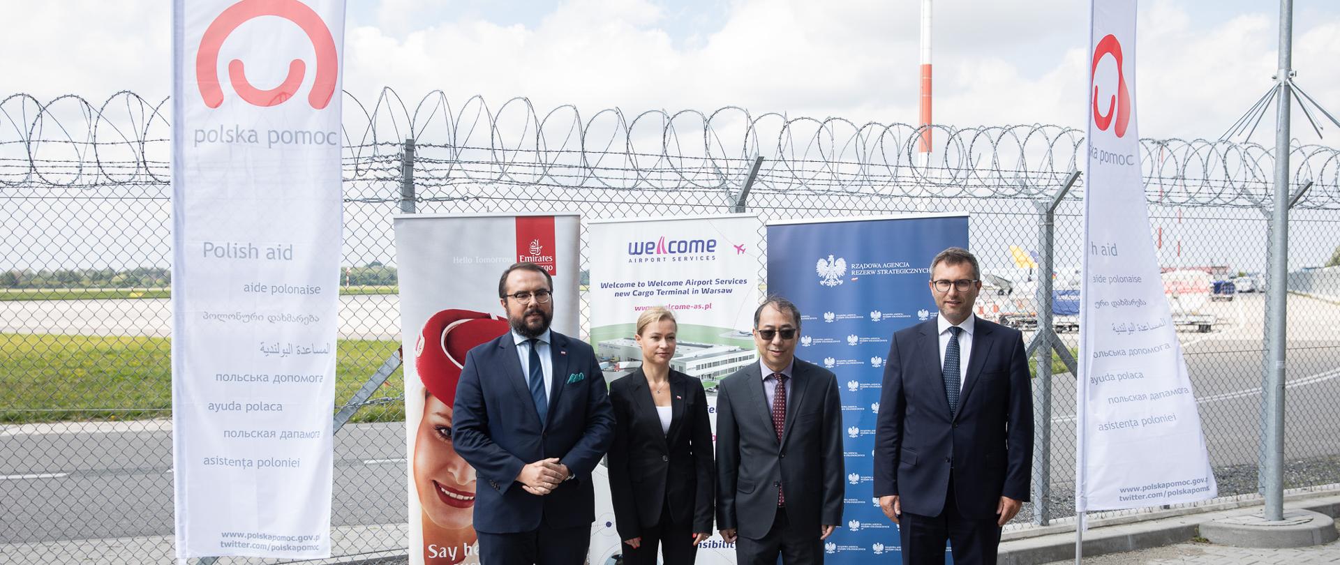 2021.08.20 Warszawa . Minister Pawel Jablonski . Lotnisko Cargo , wyslanie darow - szczepionki dla Wietnam .
Fot. Tymon Markowski / MSZ