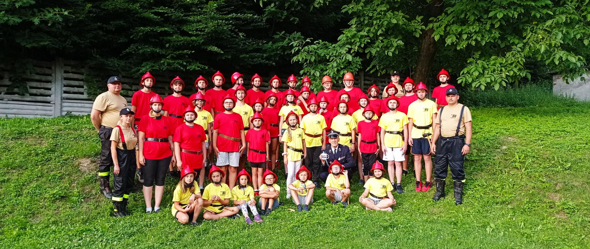 Zdjęcie grupowe uczestników obozu MDP w Porąbce