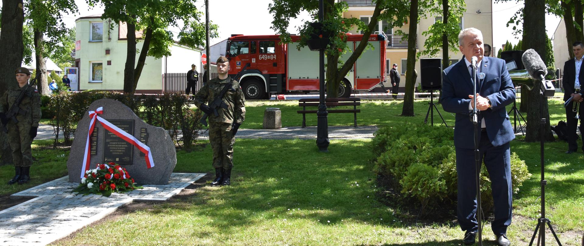 Wicewojewoda Sylwester Dąbrowski podczas przemówienia 