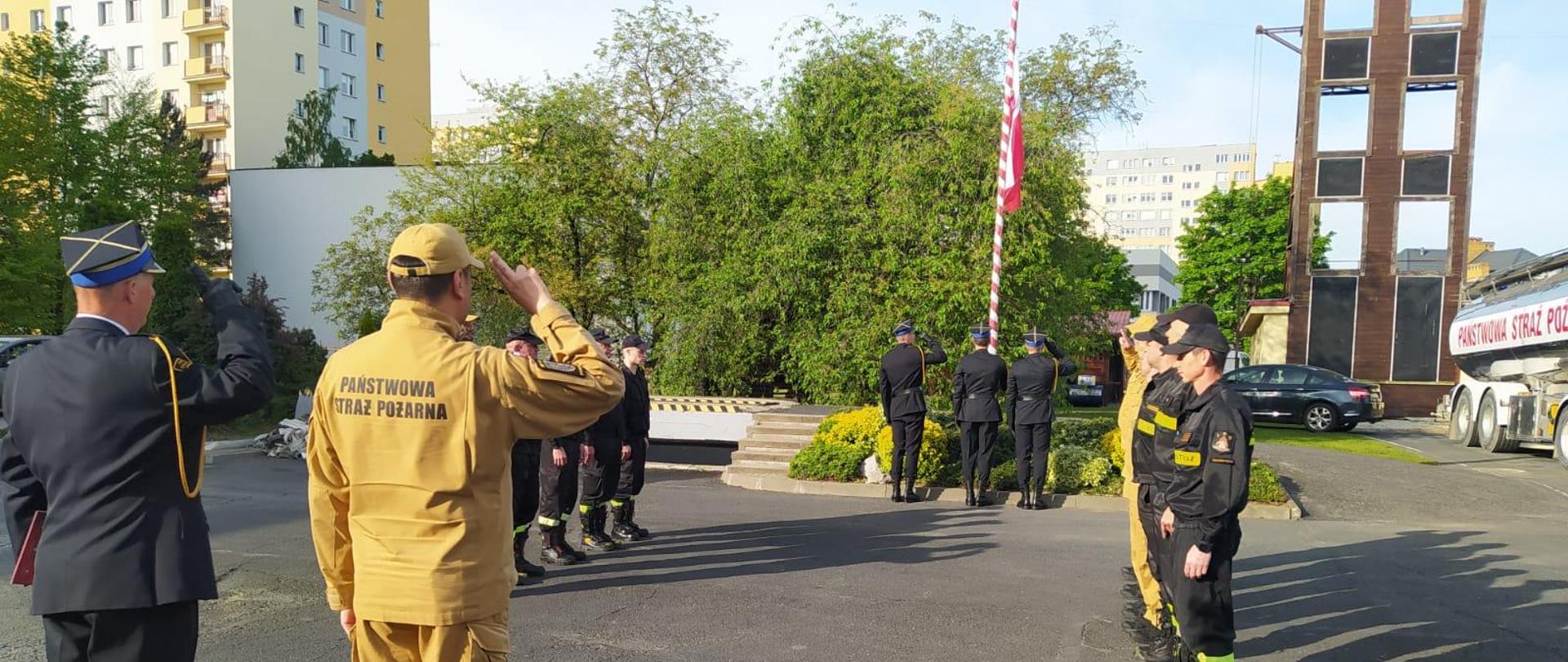 Uroczyste poniesienie Flagi Państwowej RP na maszt