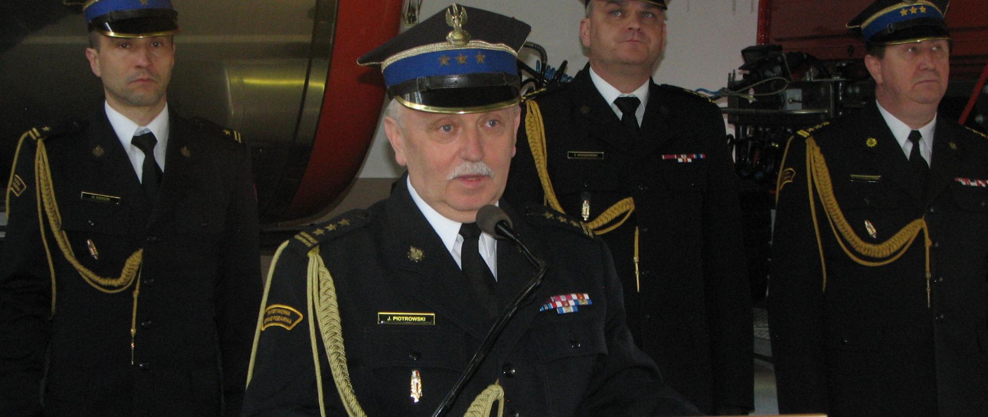 Na zdjęciu widoczny jest Mazowiecki Komendant Wojewódzki st. bryg. Jarosław Piotrowski.