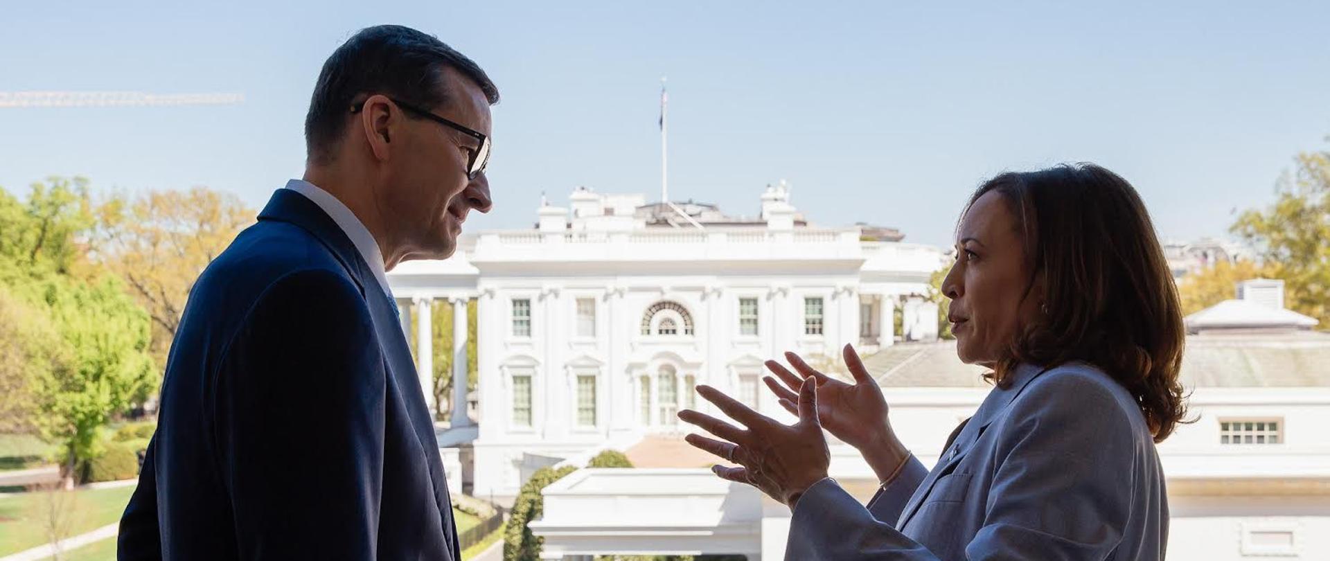 Premier Mateusz Morawiecki wraz z Wiceprezydent USA K. Harris w Waszyngtonie.