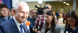 Minister energii Krzysztof Tchórzewski podczas briefingu z dziennikarzami