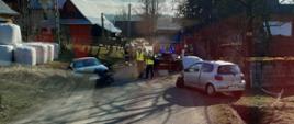 MZ - Groń Kobylarzówka, zderzenie dwóch samochodów osobowych. 