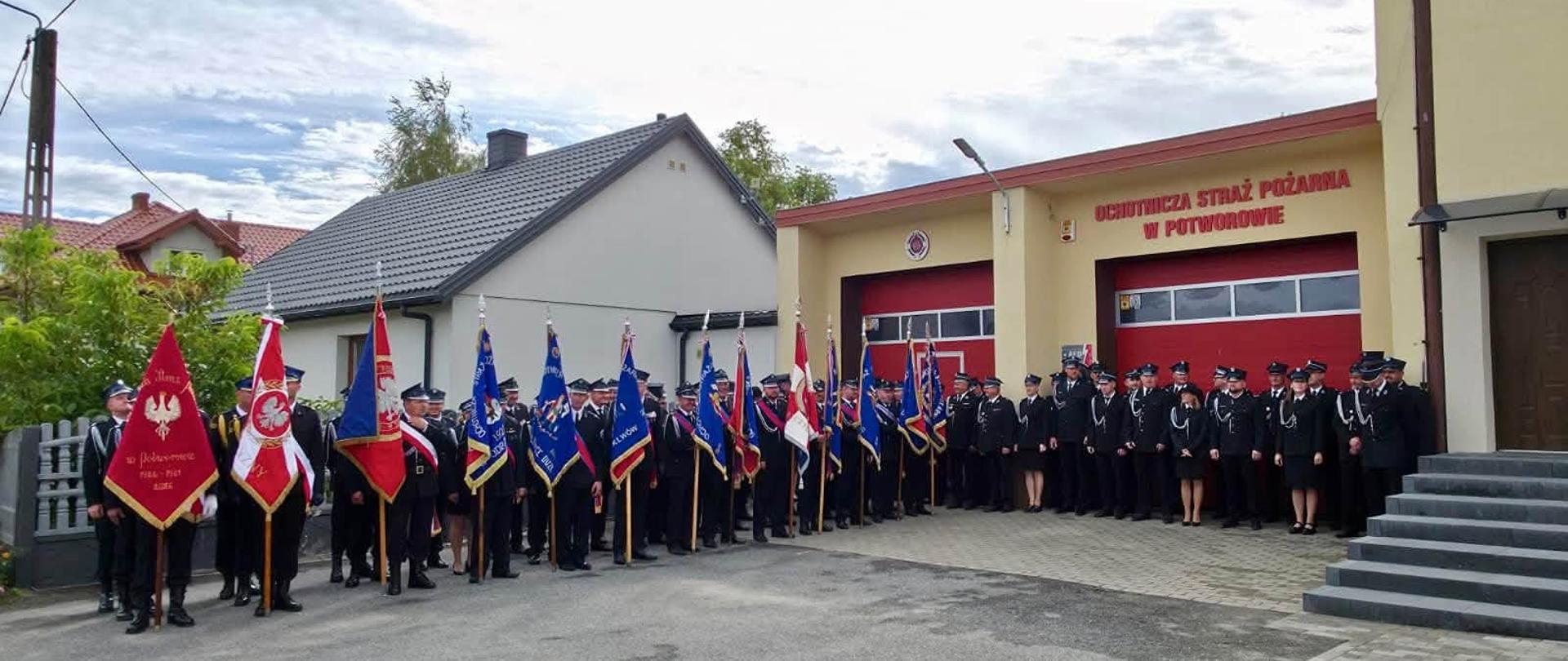 fot. Komenda Wojewódzka PSP w Warszawie - 100 lat OSP w Potworowie. Tradycja, służba i poświęcenie