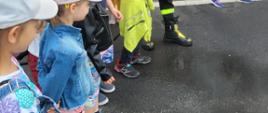 Wizyta uczniów Szkoły Podstawowej nr 3 w Obornikach u obornickich strażaków.