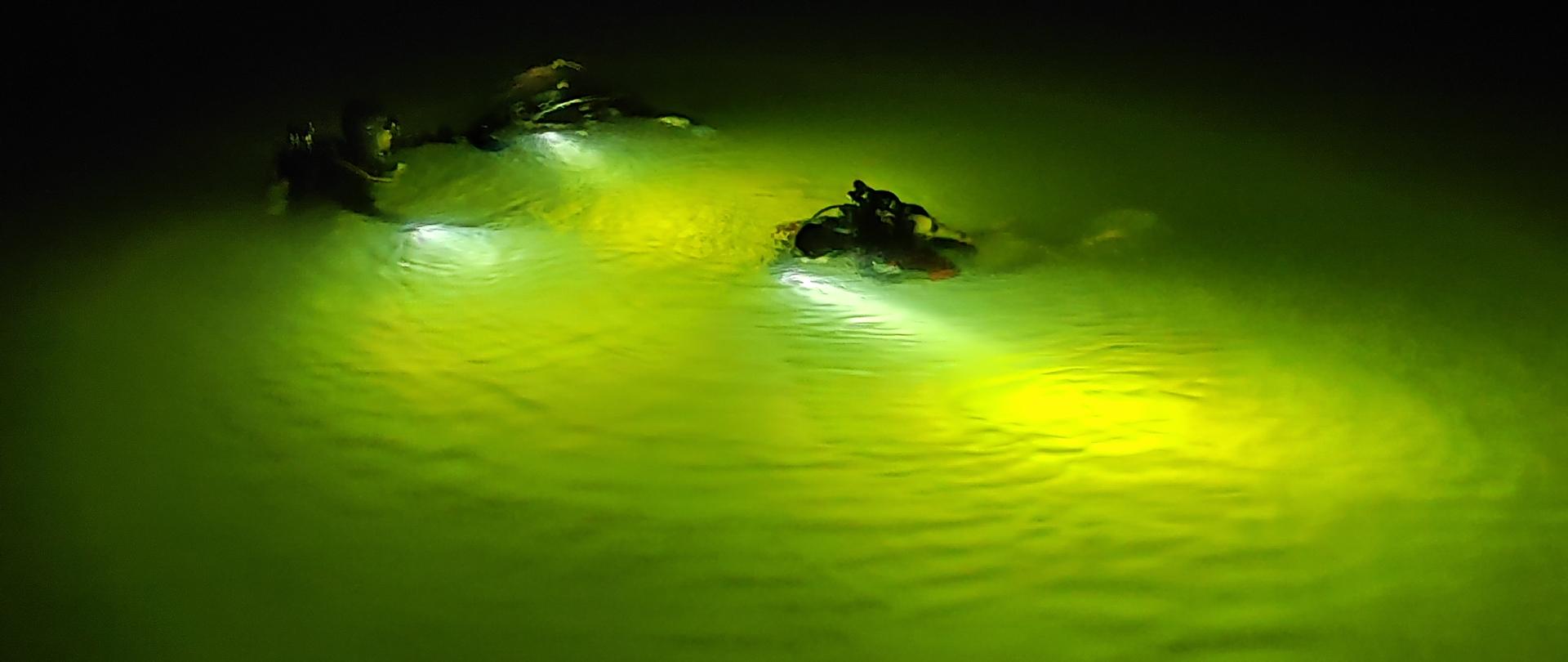 Strażacy przed zanurzeniem kontrolnym 3