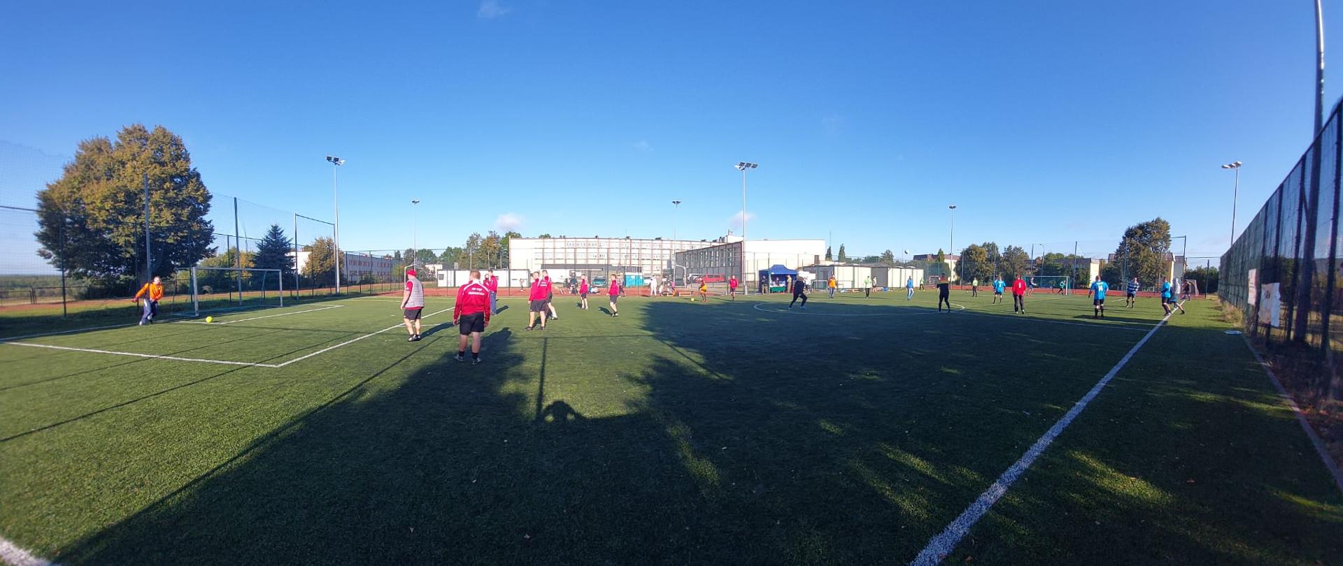 Zdjęcie przedstawia zawodników PSP w trakcie rozgrywanego meczu.