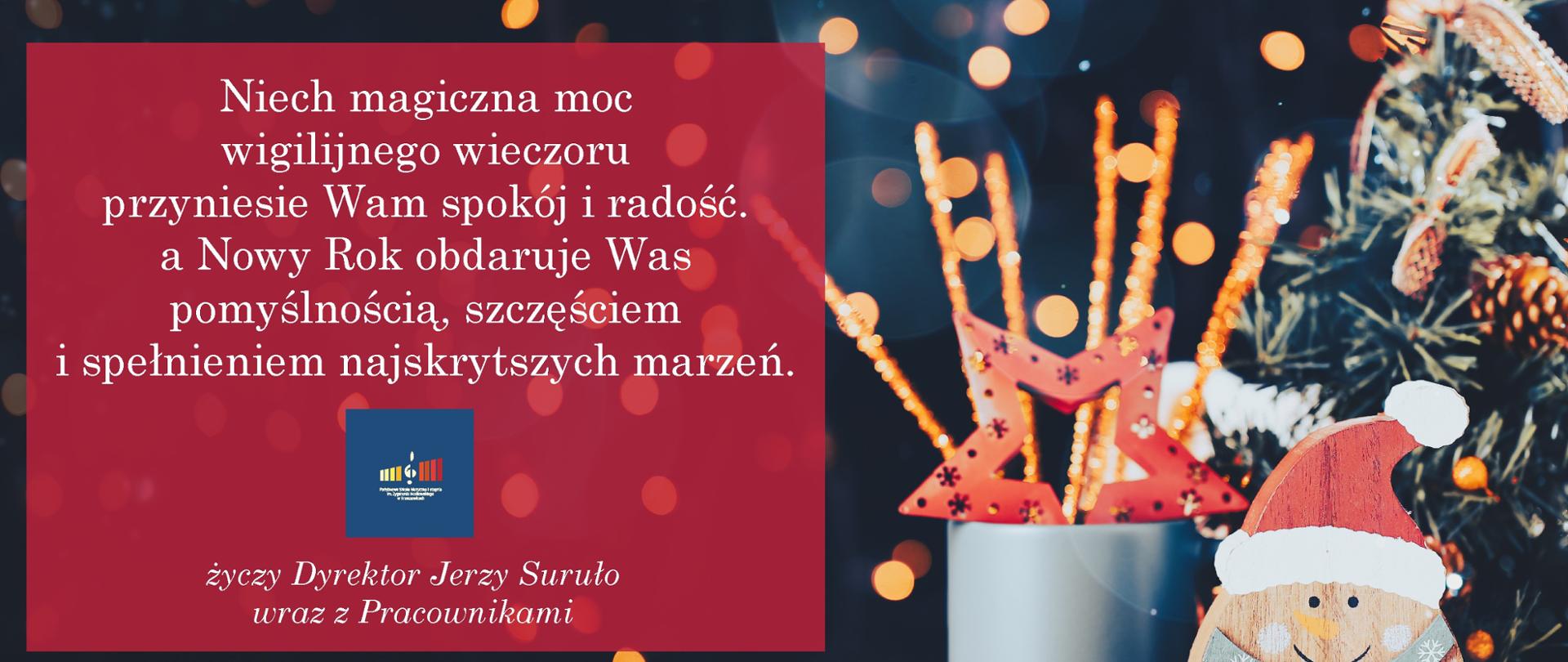 Plakat różnokolorowy, po lewej na bordowym tle tekst białymi literami: Niech magiczna moc wigilijnego wieczoru przyniesie wam spokój i radość a Nowy Rok obdarowuje Was pomyślnością, szczęściem i spełnieniem najskrytszych marzeń. niżej log szkoły na tle niebieskim i podpis: życzy Dyrektor Jerzy Suruło wraz z pracownikami. Po prawej ozdobne elementy świąteczne: gwiazda, mini choinka z szyszkami, drewniany mikołaj z liczbą 23 na brzuchu. 