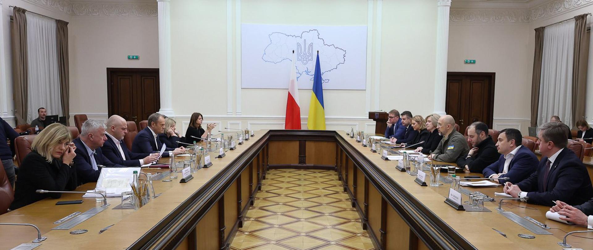 Premier Donald Tusk podczas spotkania z premierem Ukrainy Denysem Shmyhalem podczas międzyrządowych konsultacji w Kijowie.