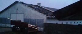 Zerwany dach na kurniku w m. Chutkowice.