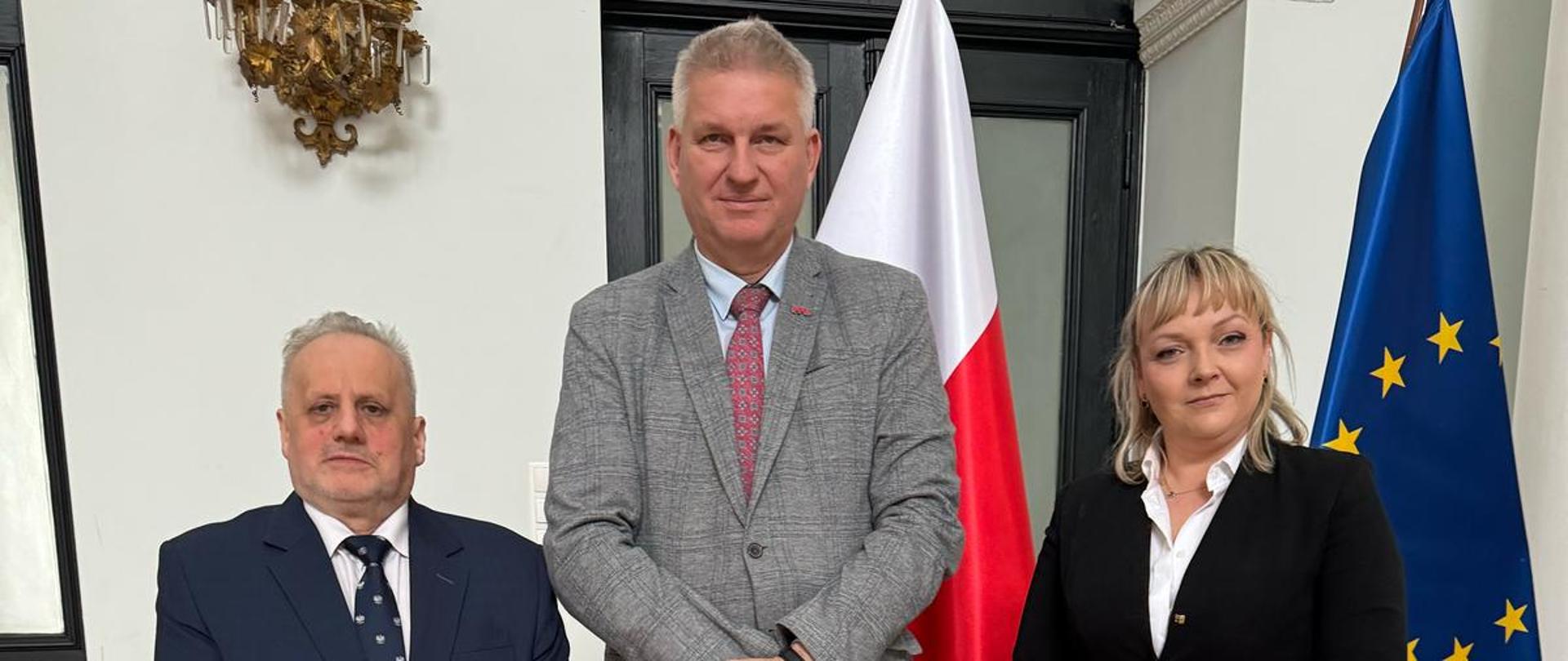 Wicewojewoda Warmińsko-Mazurski Zbigniew Szczypiński oraz Dyrektor Wydziału Zdrowia Warmińsko-Mazurskiego Urzędu Wojewódzkiego Katarzyna Dośla-Szcześniak spotkali się w Ministerstwie Zdrowia z Ministrem Wojciechem Koniecznym