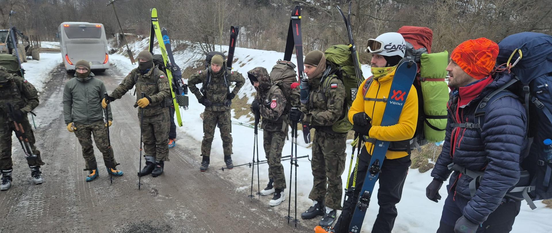 Strażacy z KP PSP w Gorlicach ze Złotą Wojskową Odznaką Górską Strzelców Podhalańskich