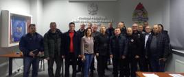 Zdjęcie przedstawia ochotników OSP oraz pracowników KP PSP Szczytno podczas szkolenia prezesów i skarbników Ochotniczych Straży Pożarnych w sprawie rozliczeń finansowych