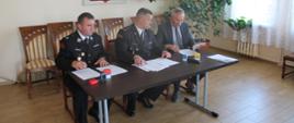 Podpisanie trójstronnego porozumienia w Urzędzie Gminy Babiak.