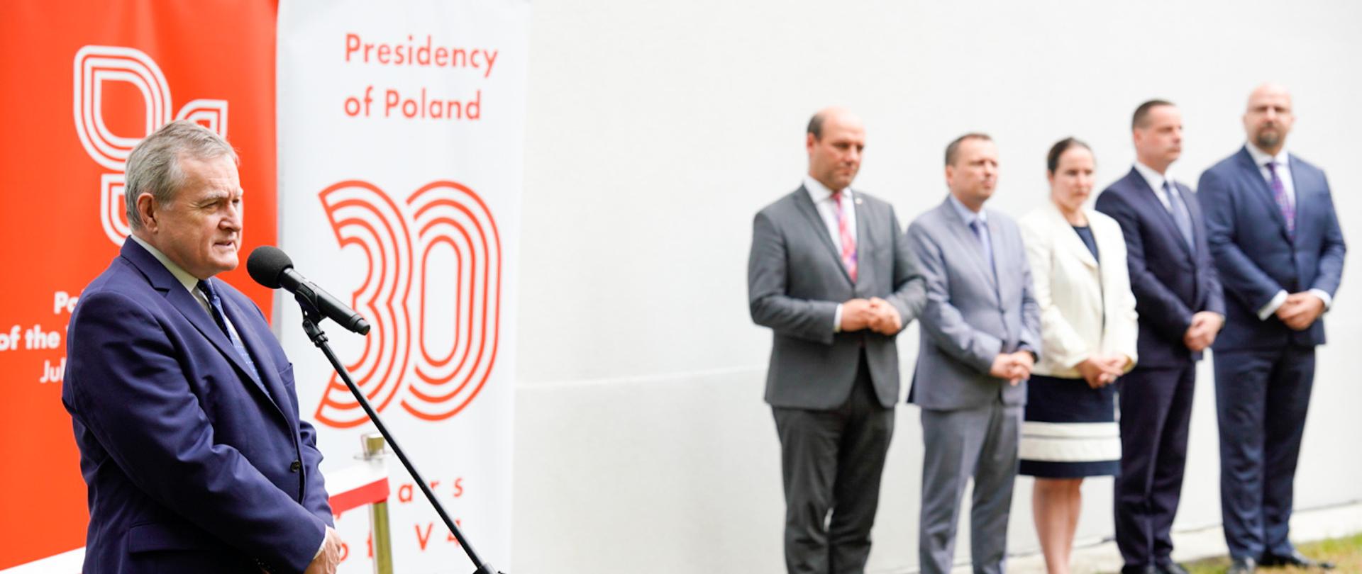 Mural wyszehradzki w Warszawie na finał polskiej prezydencji w V4