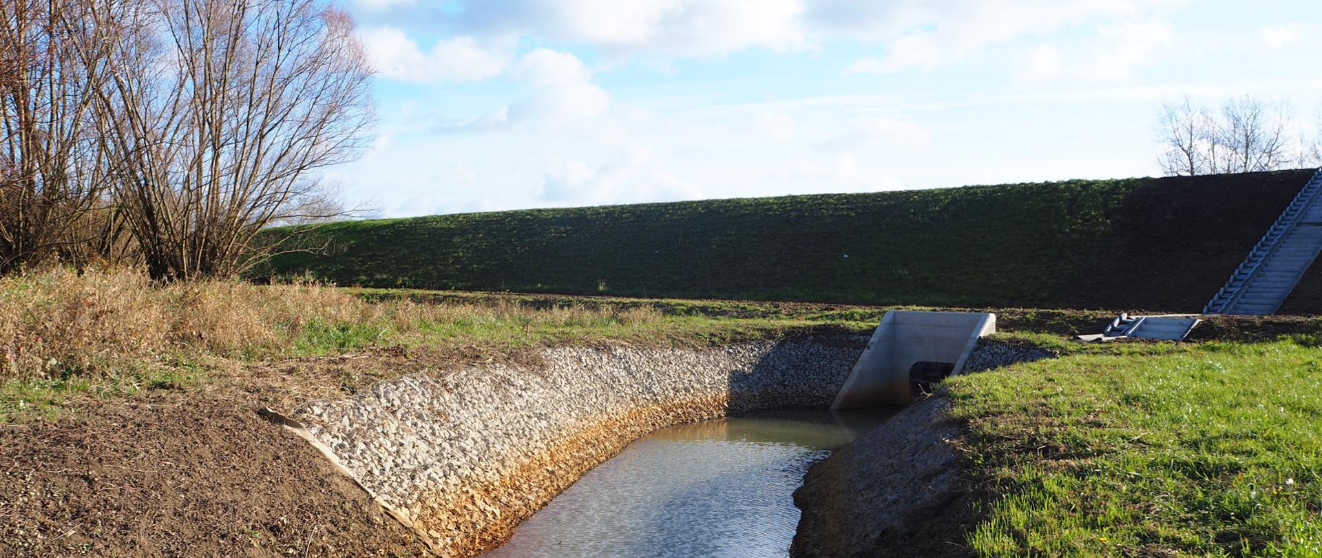 W ramach zadania Wisła etap 2 rozbudowano ok. 16 km obwałowań 