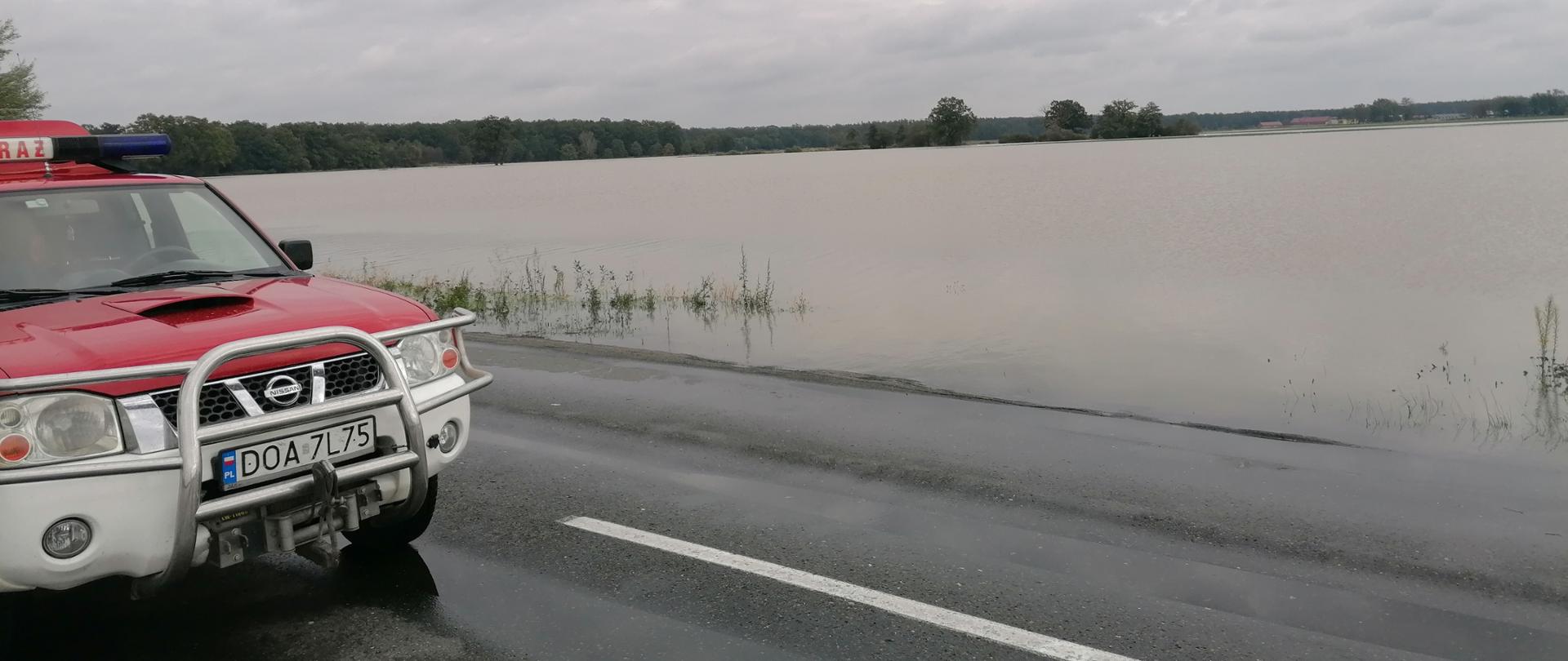 Droga wojewódzka 455 zalana wodą
