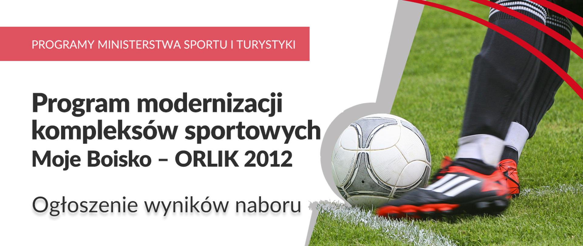 Program modernizacji kompleksów sportowych Moje Boisko – ORLIK 2012. Ogłoszenie wyników naboru - plansza ze zdjęciem nogi, która kopie piłkę na murawie piłkarskiej.