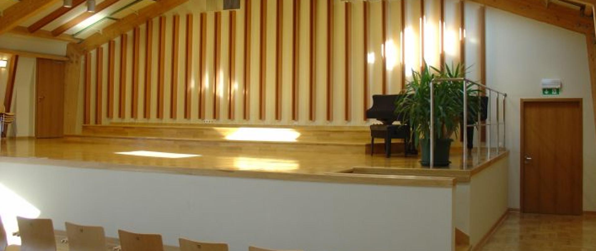 Widok sceny z miejsca siedzącego