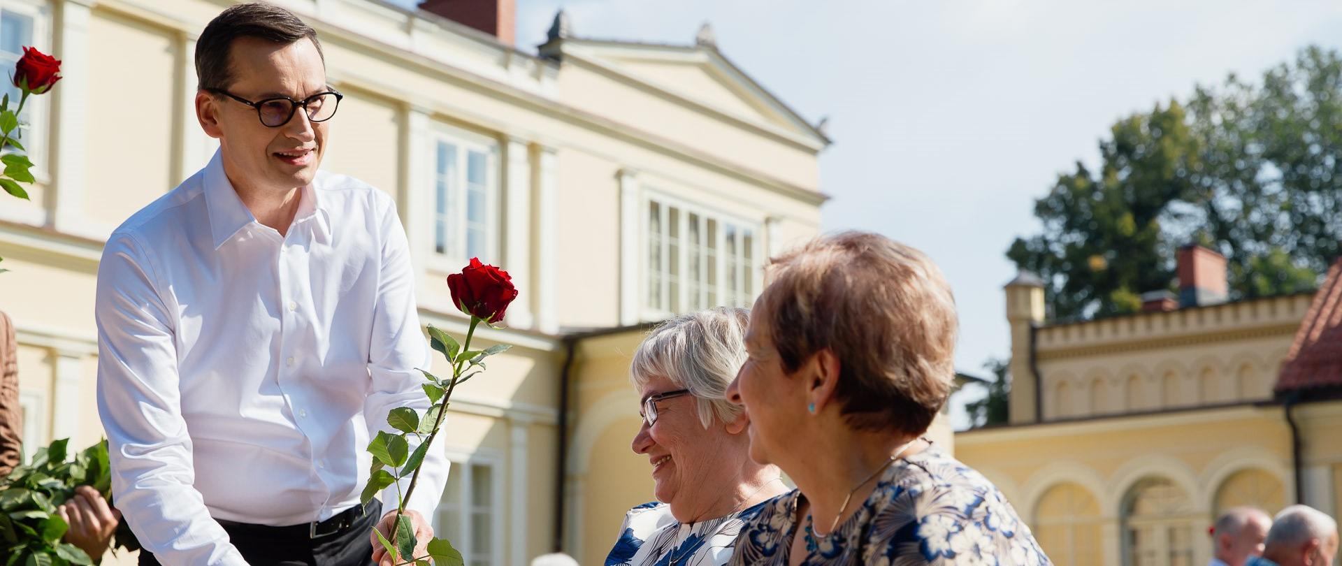 Wizyta premiera Mateusza Morawieckiego w Waplewie Wielkim