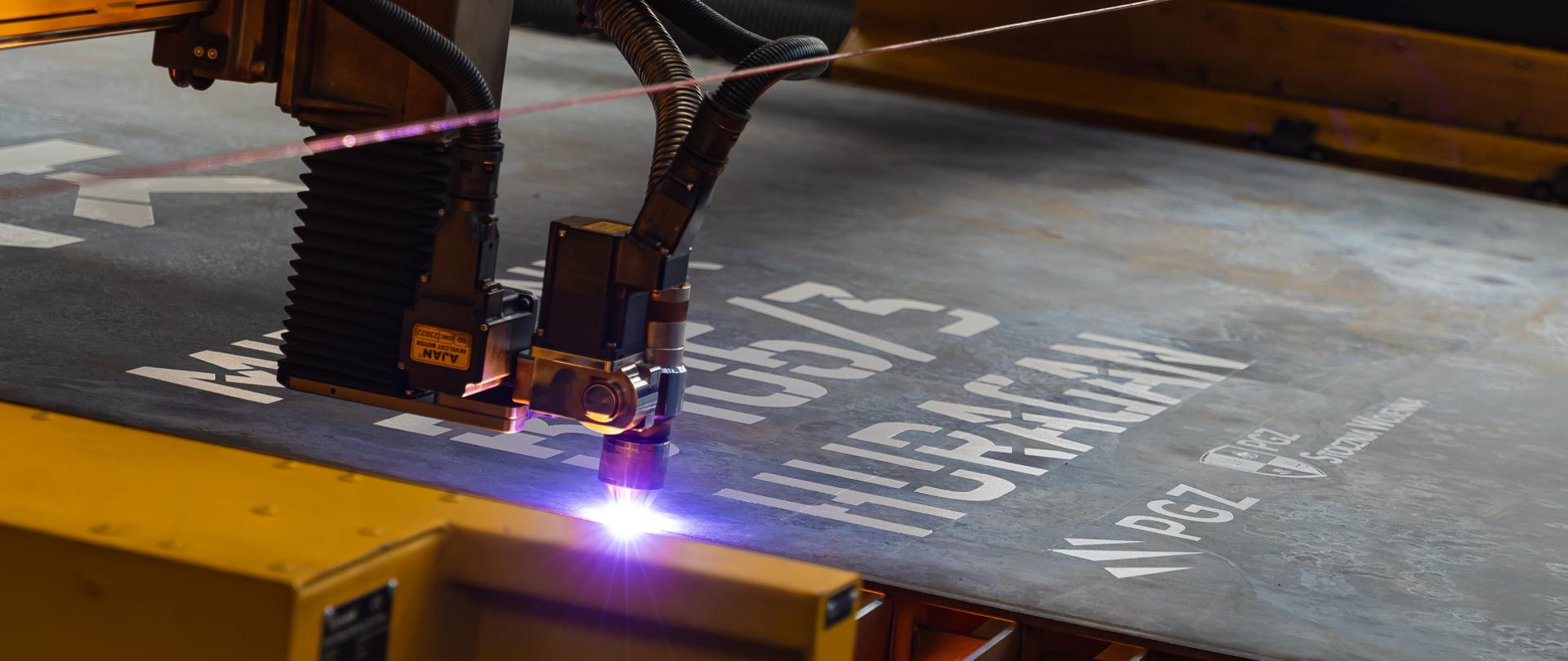 cięcie blachy pod budowę ORP Huragan