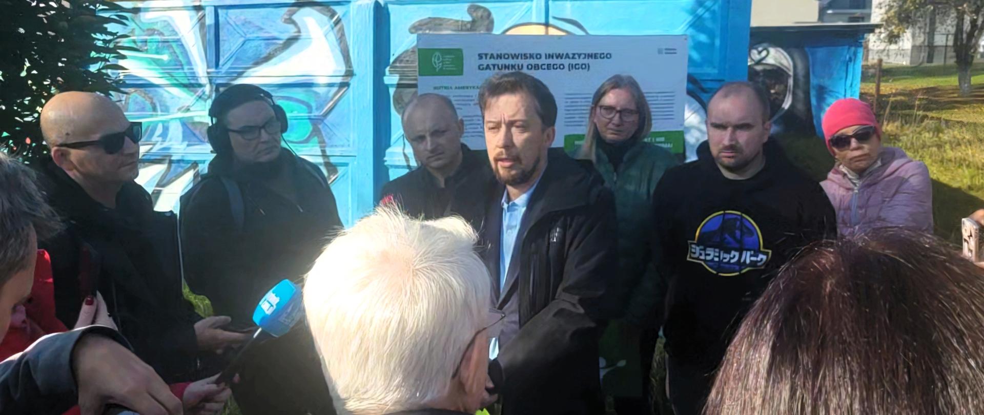 Konferencja prasowa w Rybniku. Po środku zdjęcia Piotr Otawski, Generalny Dyrektor Ochrony Środowiska.