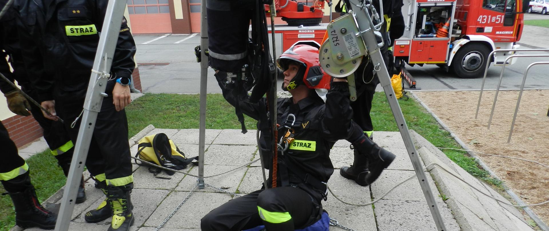 Szkolenie z ratownictwa wysokościowego.