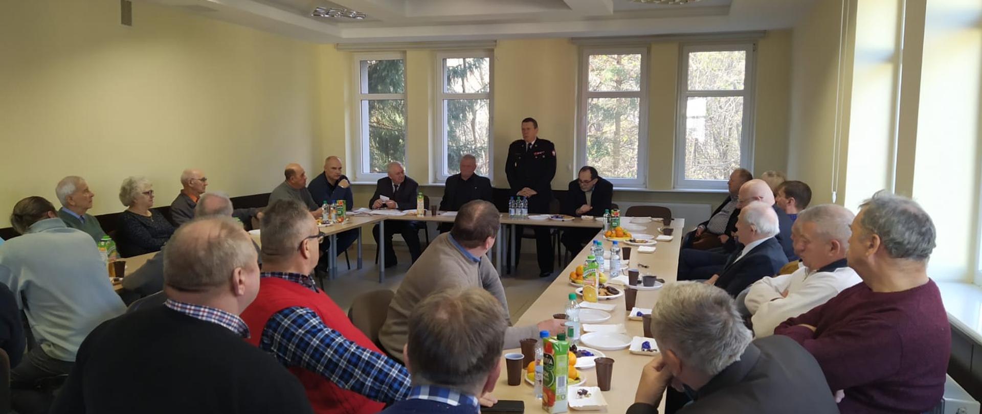 Spotkanie koła emerytów i rencistów pożarnictwa. Przemówienie komendanta miejskiego PSP w Koszalinie.